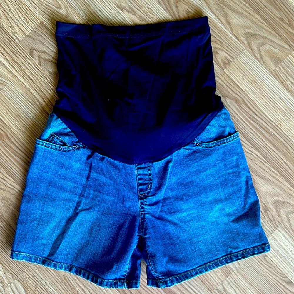 Liz Lange Maternity | Over belly denim shorts | small